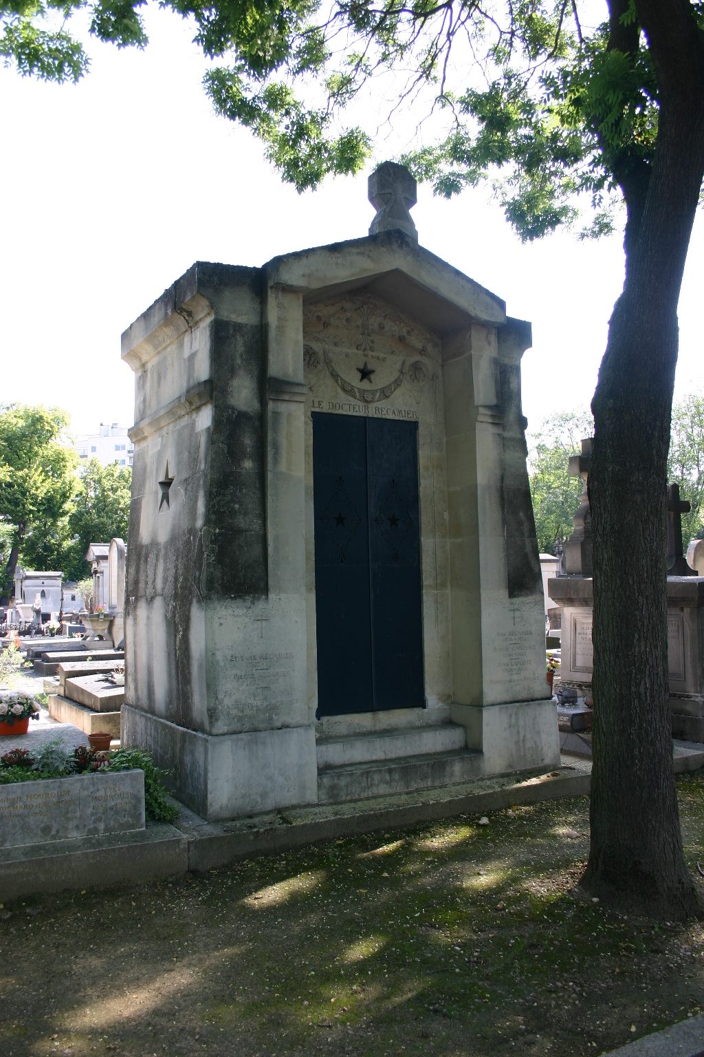 Joseph%20Recamier%27s%20tomb%2C%20Montparnasse%20Cemetery%2C%20Paris%20-%2001.JPG